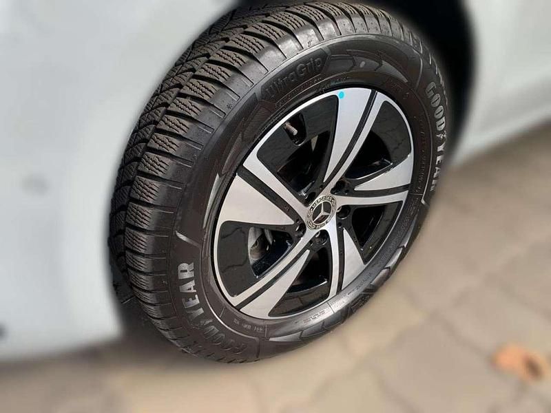 Gebraucht Mercedes EQV300 150 kW (204 PS) 2024 Grau Van / Kleinbus