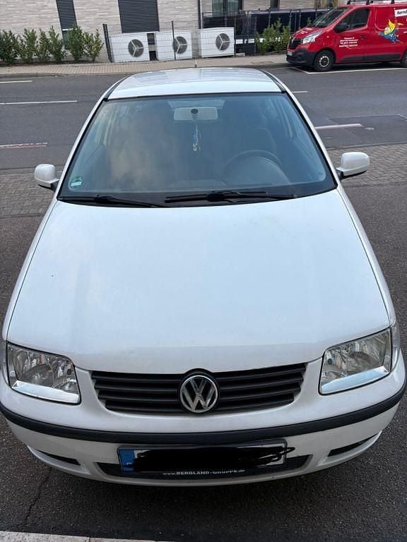 Weiß Gebraucht 1999 VW Polo Trendline Kleinwagen | 1.000 € (Superpreis) - Bild 1/4
