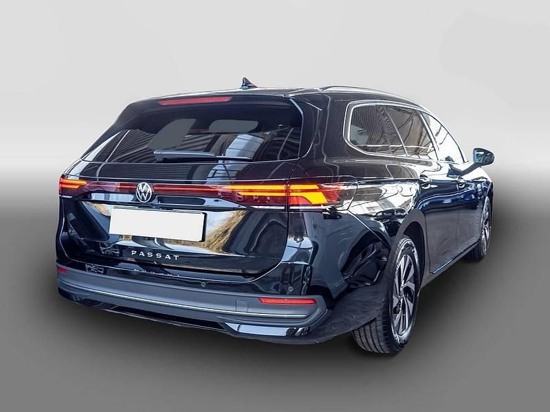 Usata VW Passat 150 CV (110 kW) 2025 Nero Station wagon
