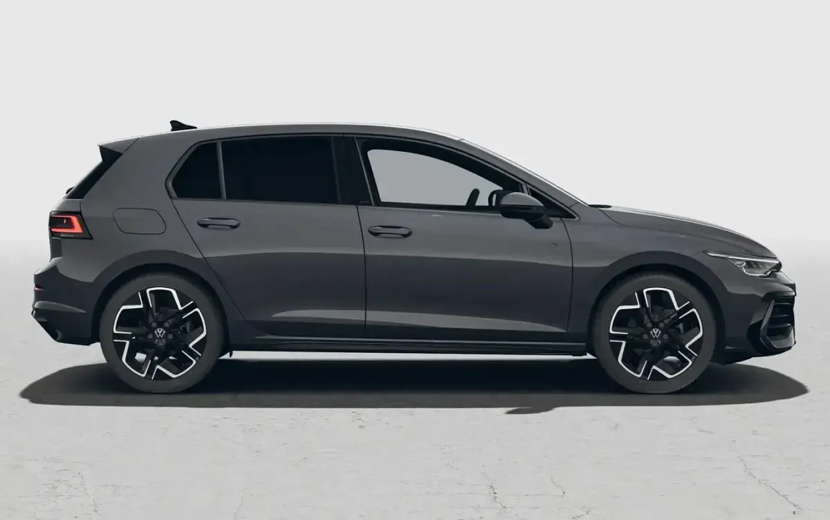 Neu VW Golf VIII R-line 204 PS (150 kW) 2026 Moonstone grey/black roof Limousine