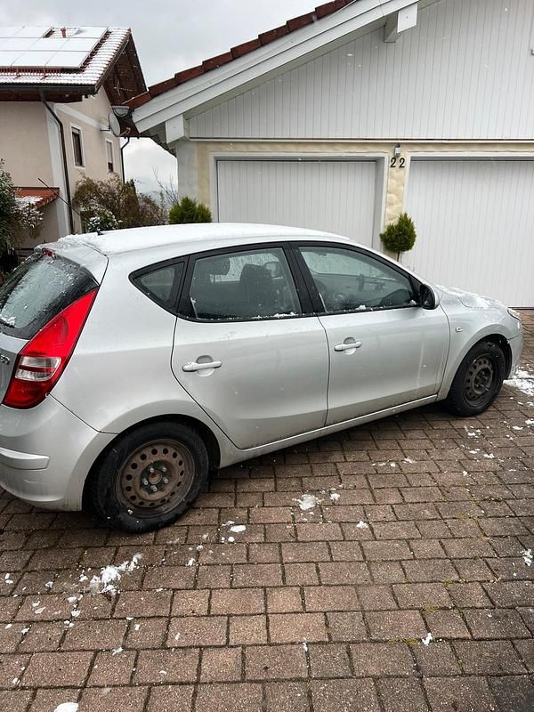 Silber Gebraucht 2008 Hyundai i30 Classic Kleinwagen | 1.499 € (Superpreis) - Bild 1/4