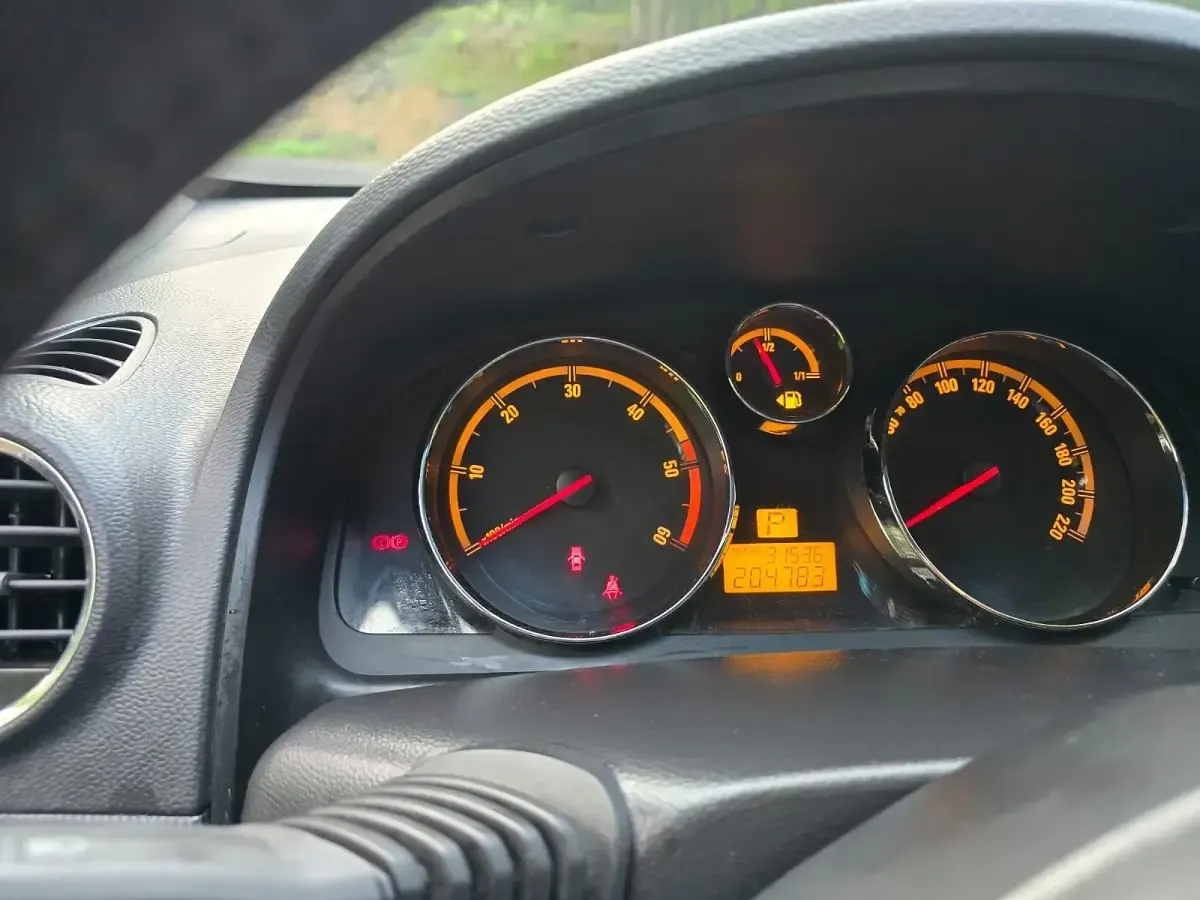 Używany Opel Antara 150 KM (110 kW) 2010 Czarny SUV