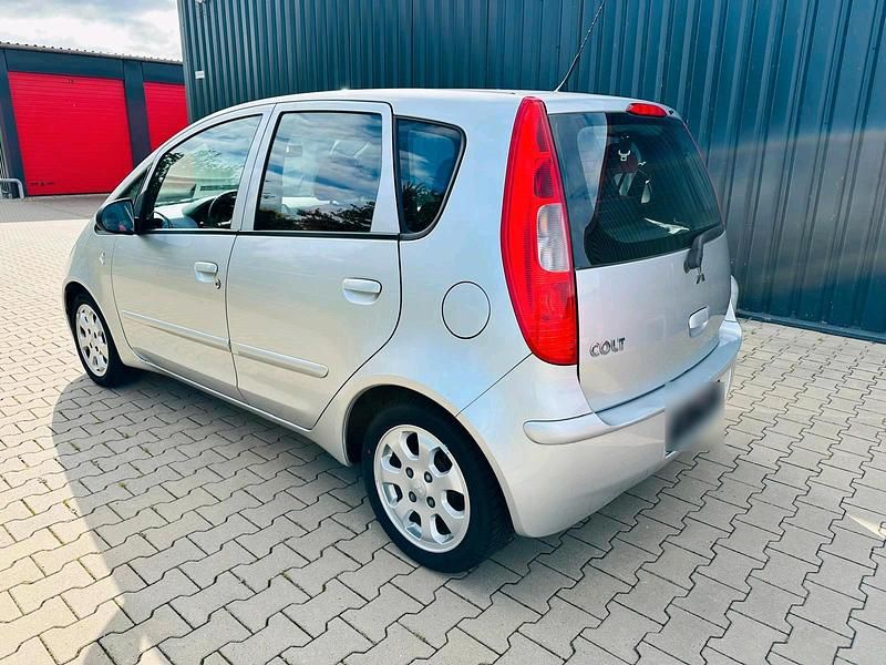 Gebraucht Mitsubishi Colt 95 PS (69 kW) 2007 Silber Limousine