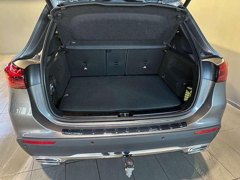 Gebraucht Mercedes GLA200 Progressive 163 PS (119 kW) 2025 Grau SUV