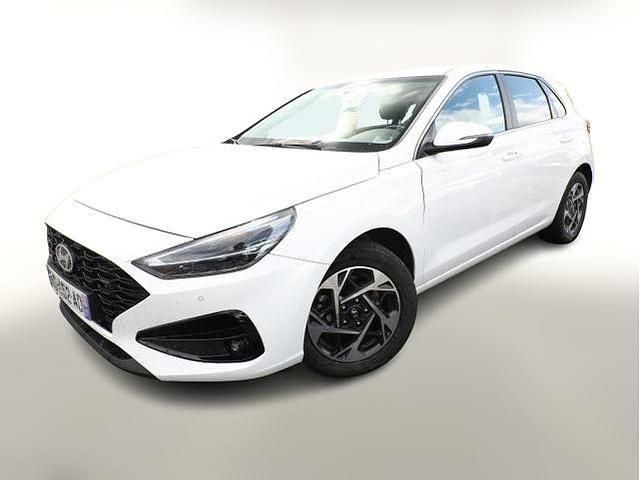 Serenity white perleffekt Gebraucht 2024 Hyundai i30 Advantage Limousine | 23.190 € (Guter Preis) - Bild 1/1