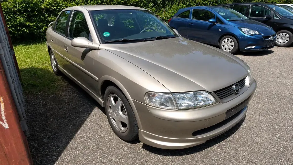 Gebraucht Opel Vectra OPC 101 PS (74 kW) 1998 Gold Limousine