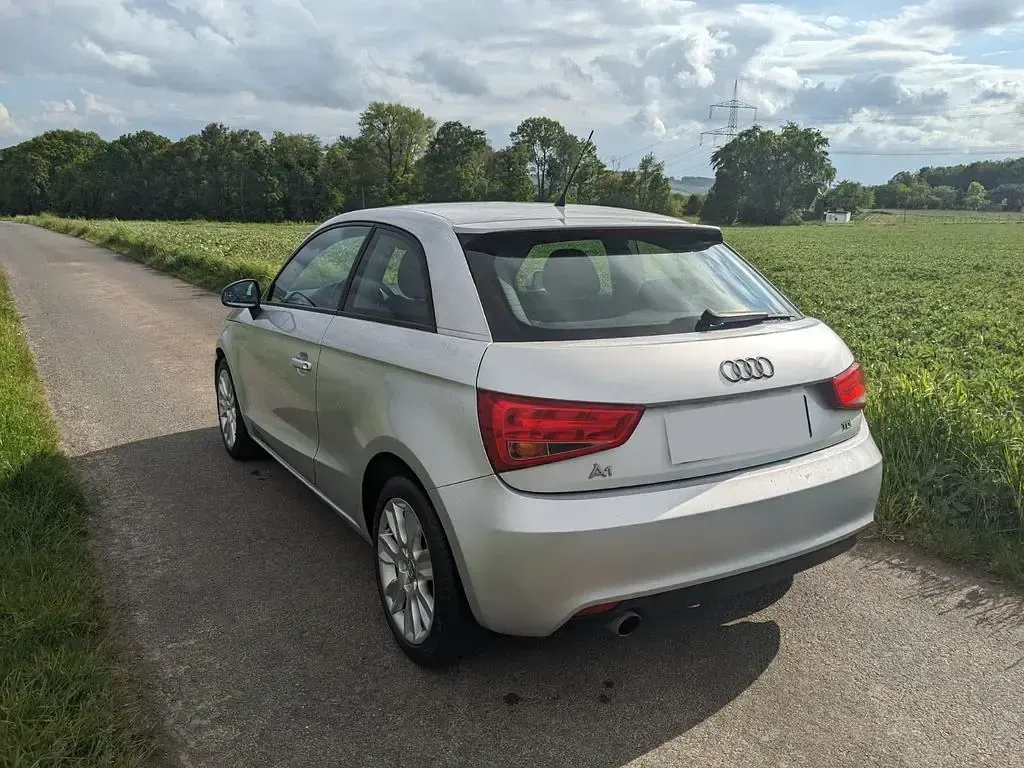 Gebraucht Audi A1 Ambition 105 PS (77 kW) 2012 Grau Kleinwagen