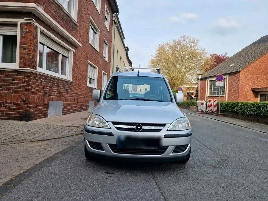 Usata Opel Combo 94 CV (69 kW) 2006 Argento Monovolume