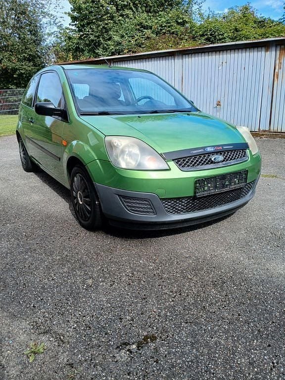 Grün Gebraucht 2006 Ford Fiesta Kleinwagen | 690 € (Guter Preis) - Bild 1/4