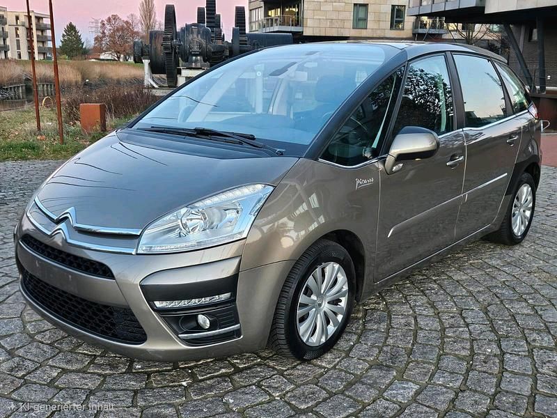 Gebraucht Citroën C4 Picasso Attraction 120 PS (88 kW) 2011 Braun Van / Kleinbus