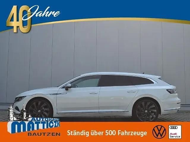 Weiß (oryxweiß perlmutteffekt) Gebraucht 2021 VW Arteon Elegance Limousine | 36.460 € (Teuer) - Bild 1/4
