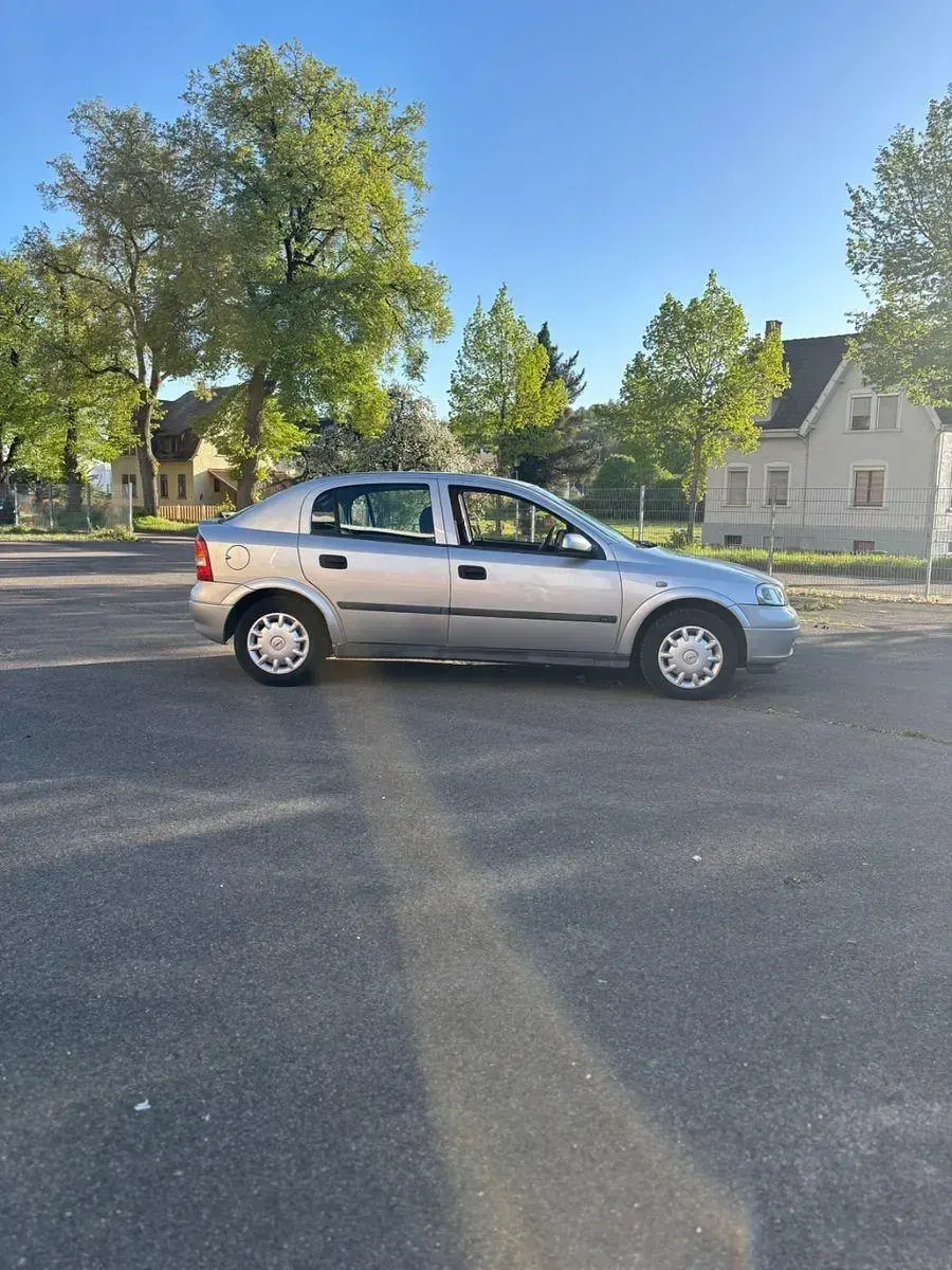 Brugt Opel Astra 75 HK (55 kW) 1999 Sølv Sedan