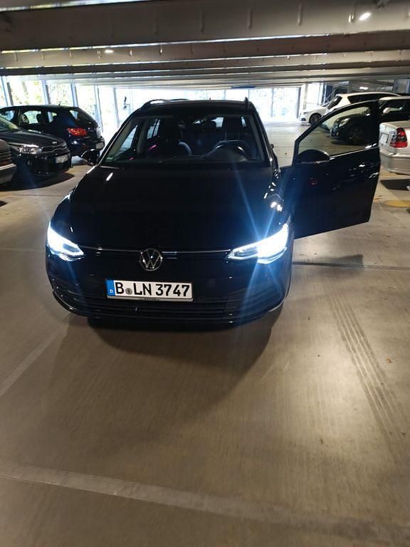 Schwarz Gebraucht 2023 VW Golf VIII Life Kombi | 19.500 € (Guter Preis) - Bild 1/4