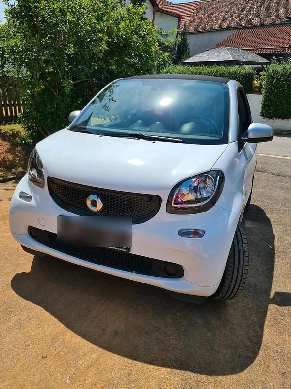 Weiß Gebraucht 2018 Smart ForTwo Coupé Coupé | 10.900 € (Fairer Preis) - Bild 1/4