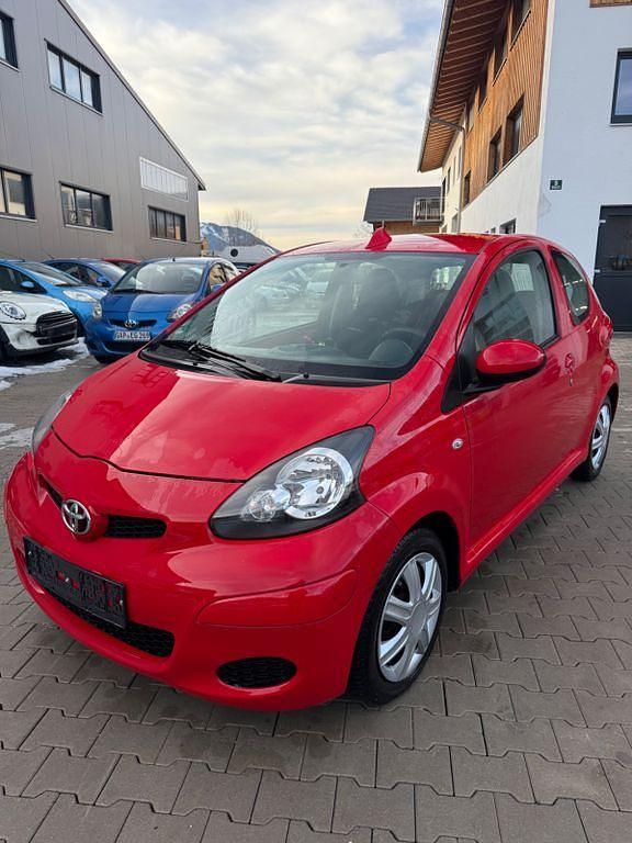 Rot Gebraucht 2011 Toyota Aygo Cool Kleinwagen | 1.990 € (Guter Preis) - Bild 1/4