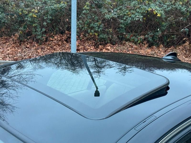 Gebraucht BMW 325 Exclusive 286 PS (210 kW) 2011 Schwarz Limousine