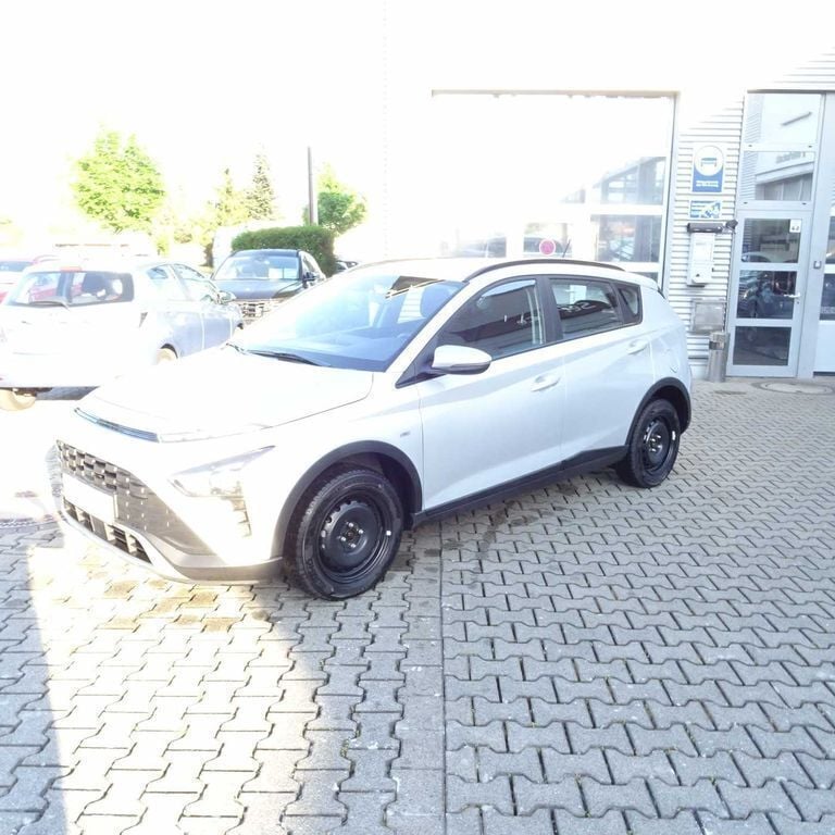 Silber Gebraucht 2022 Hyundai Bayon Select SUV | 15.999 € (Superpreis) - Bild 1/4