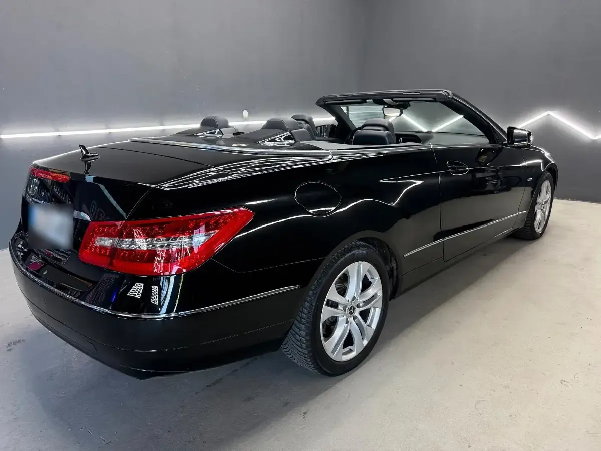 Gebraucht Mercedes E200 184 PS (135 kW) 2010 Schwarz Cabrio