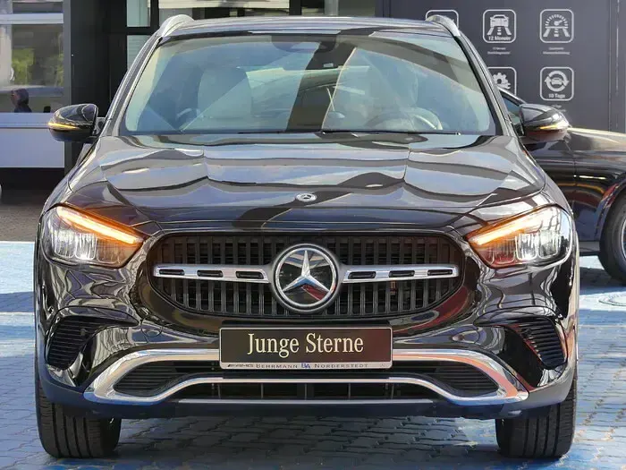 Gebraucht Mercedes GLA250 Progressive 218 PS (160 kW) 2025 Metalliclack kosmosschwarz SUV