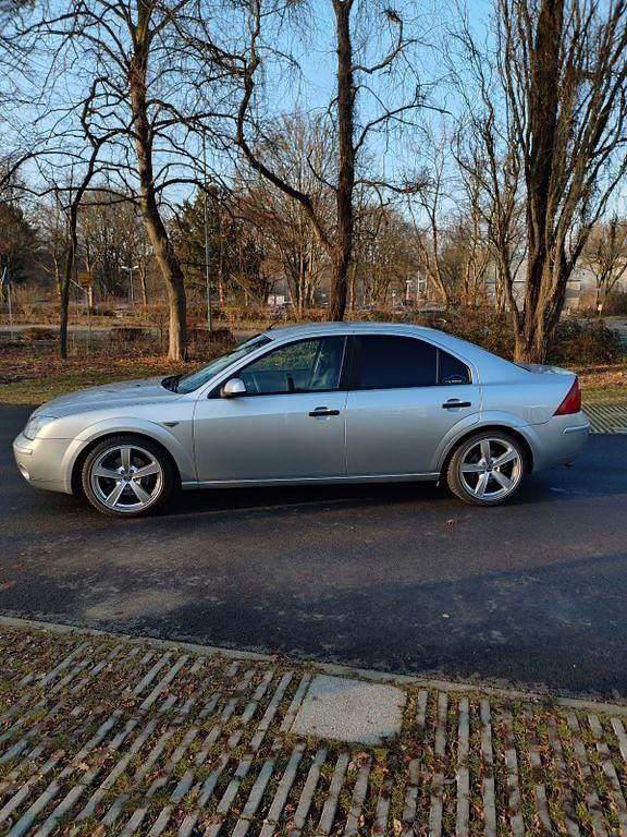 Gebraucht Ford Mondeo 145 PS (106 kW) 2001 Silber Limousine