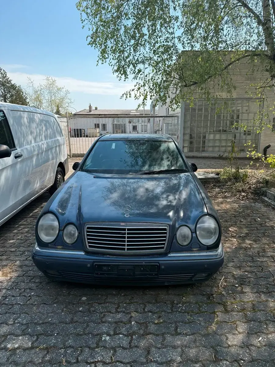Gebraucht Mercedes E430 279 PS (205 kW) 1998 Blau Limousine