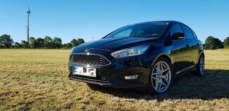 Gebraucht Ford Focus Business Edition 125 PS (91 kW) 2015 Schwarz Limousine