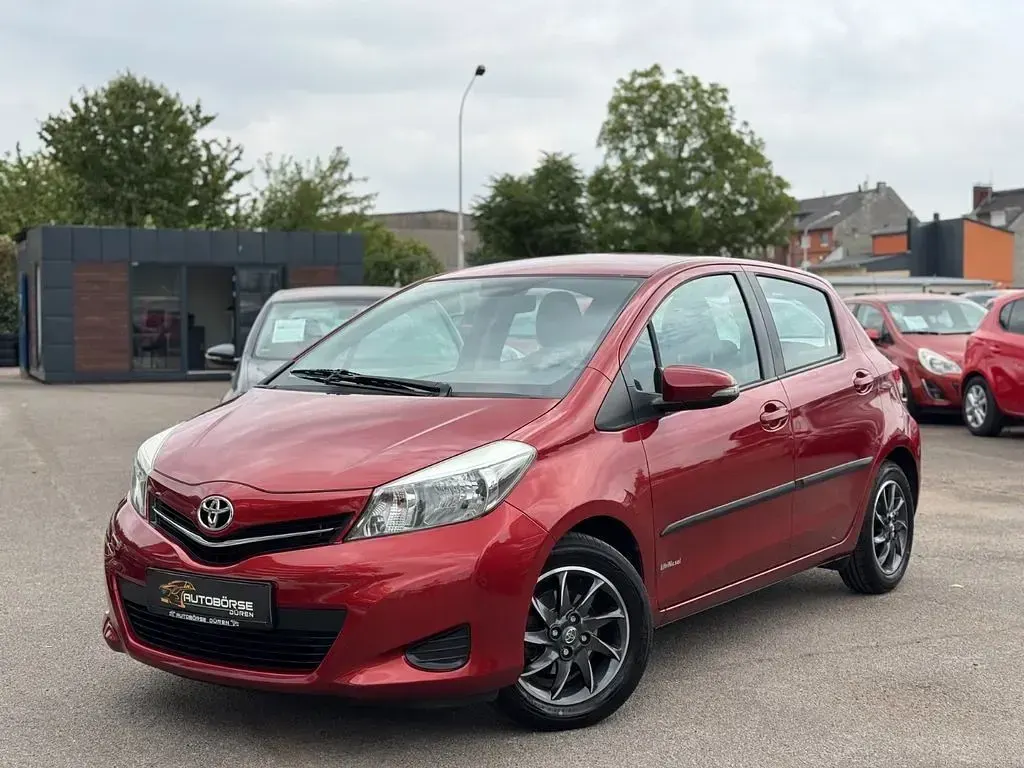 Gebraucht Toyota Yaris Life 99 PS (72 kW) 2011 Rot Kleinwagen