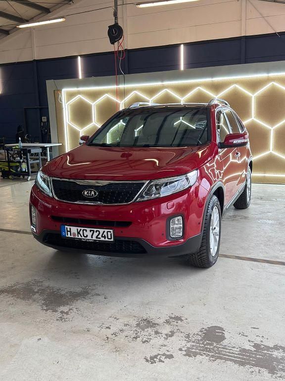 Rot Gebraucht 2013 Kia Sorento Spirit SUV | 11.900 € (Teuer) - Bild 1/4