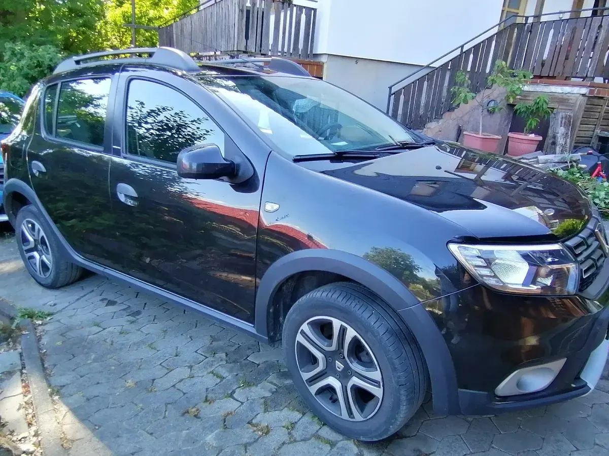 Gebraucht Dacia Sandero Celebration 90 PS (66 kW) 2018 Schwarz Limousine