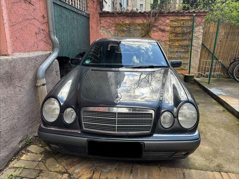 Gebraucht Mercedes E320 Elegance 220 PS (161 kW) 1996 Schwarz Limousine