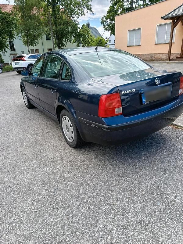 Blau Gebraucht 1998 VW Passat Limousine | 500 € (Superpreis) - Bild 1/4