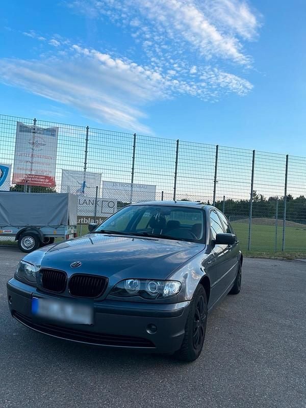 Grau Gebraucht 2002 BMW 316 Limousine | 1.500 € (Superpreis) - Bild 1/4