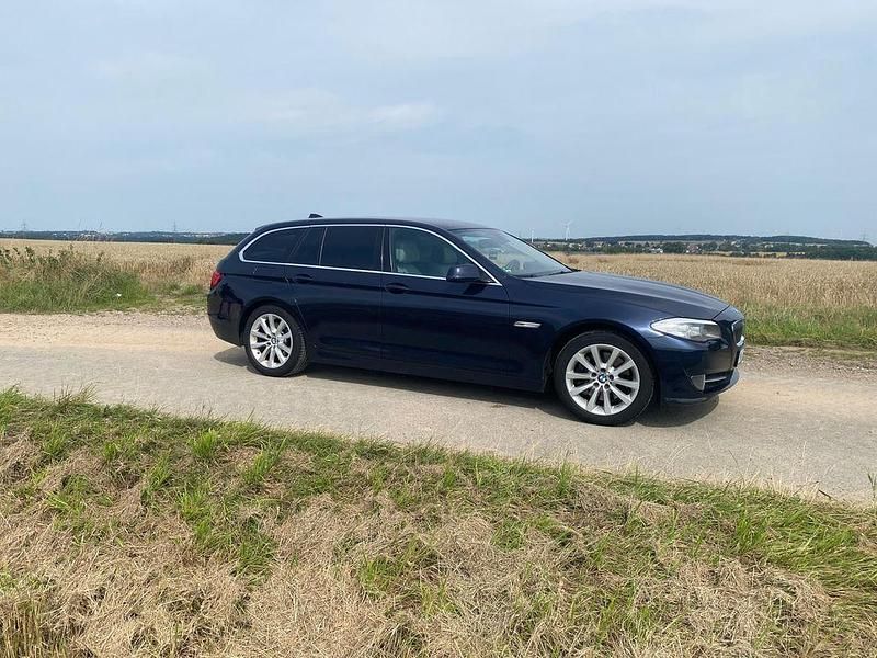 Gebraucht BMW 525 204 PS (150 kW) 2011 Blau Kombi