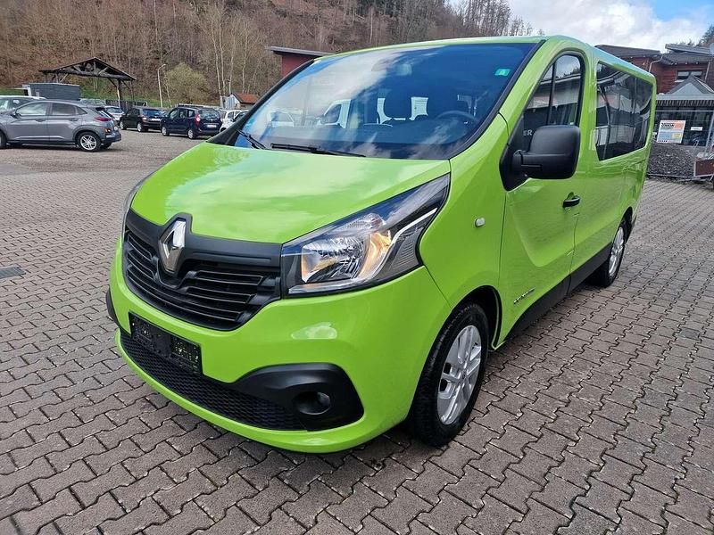 Gebraucht Renault Trafic Expression 145 PS (106 kW) 2016 Grün bamboo Van / Kleinbus