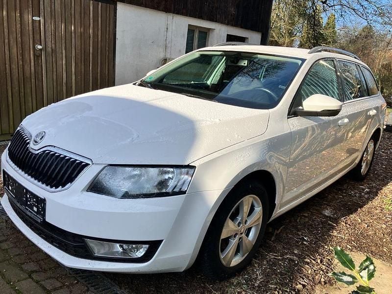Gebraucht Skoda Octavia Elegance 105 PS (77 kW) 2015 Weiß Kleinwagen