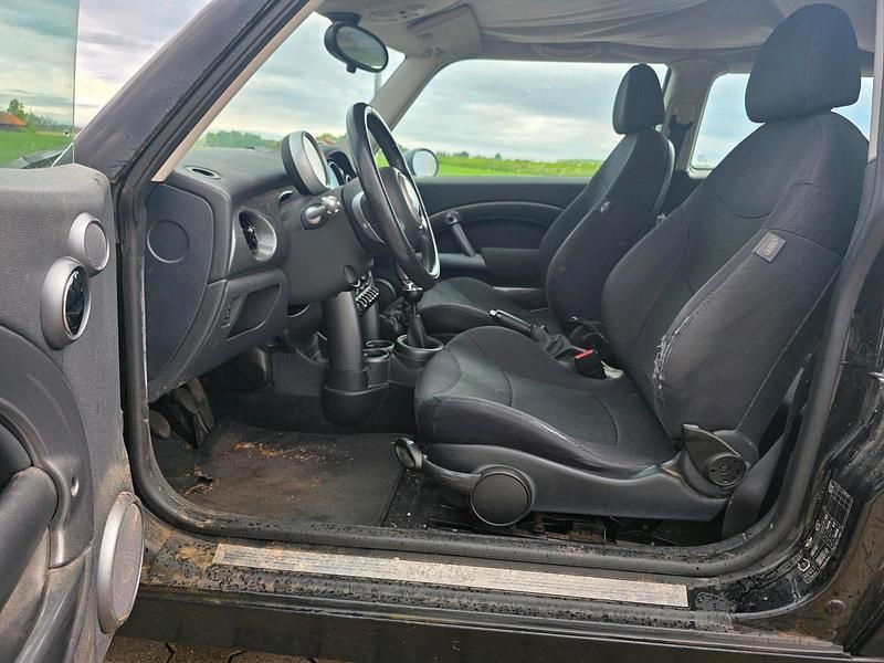 Second-hand Mini ONE 90 CP (66 kW) 2005 Negru Hatchback