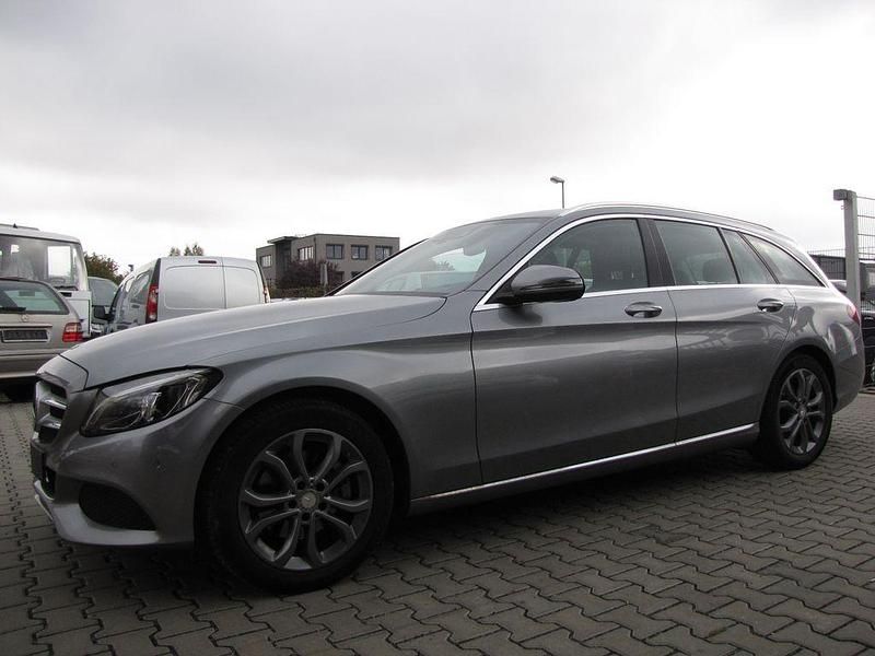 Silber Gebraucht 2016 Mercedes C220 Avantgarde Limousine | 18.950 € (Fairer Preis) - Bild 1/4