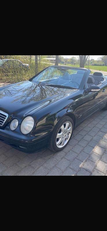 Gebraucht Mercedes CLK200 163 PS (119 kW) 2000 Schwarz Cabrio