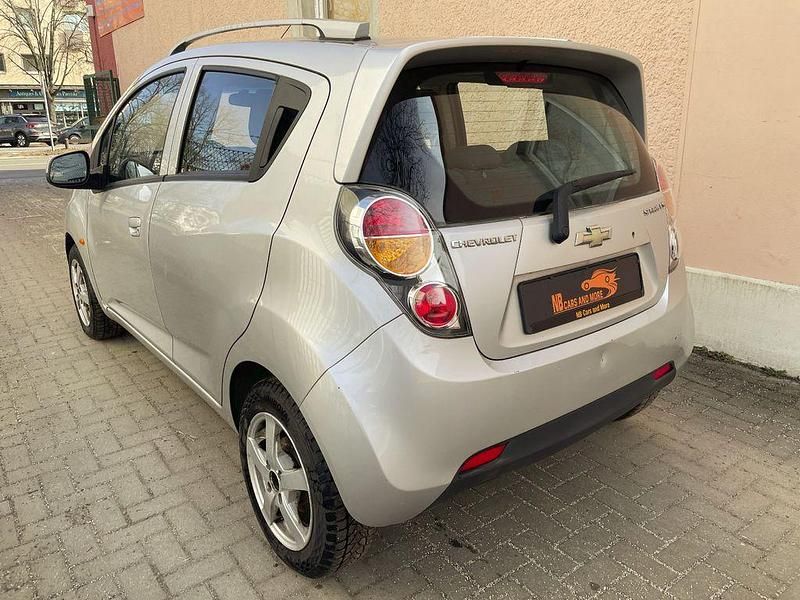 Gebraucht Chevrolet Spark LS 82 PS (60 kW) 2010 Silber Kleinwagen