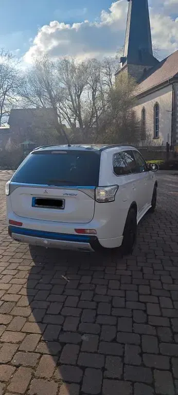 Gebraucht Mitsubishi Outlander P-HEV 203 PS (149 kW) 2014 Weiß SUV