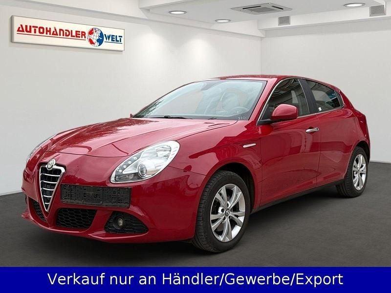 Rot Gebraucht 2012 Alfa Romeo Giulietta Turismo Kleinwagen | 3.499 € (Guter Preis) - Bild 1/3