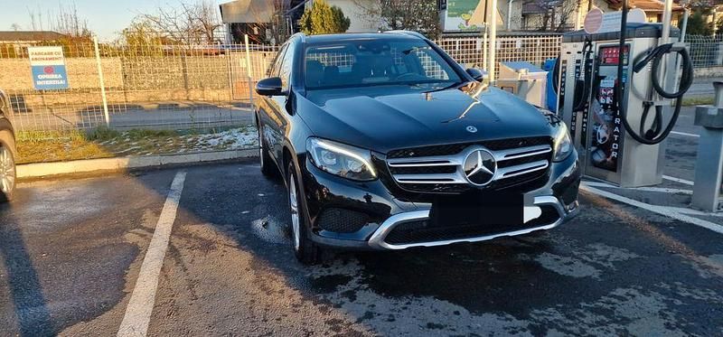 Schwarz Gebraucht 2018 Mercedes E350 SUV | 27.000 € (Fairer Preis) - Bild 1/4