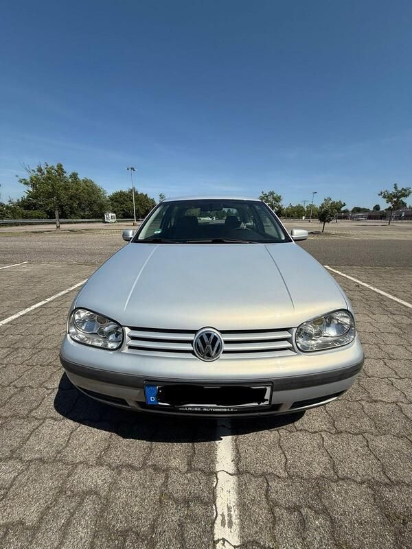 Silber Gebraucht 1998 VW Golf IV Kleinwagen | 1.800 € (Etwas zu teuer) - Bild 1/4