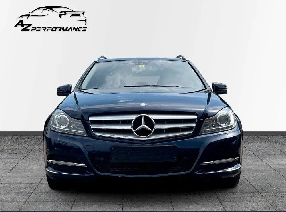 Gebraucht Mercedes C220 Avantgarde 170 PS (125 kW) 2011 Blau Limousine