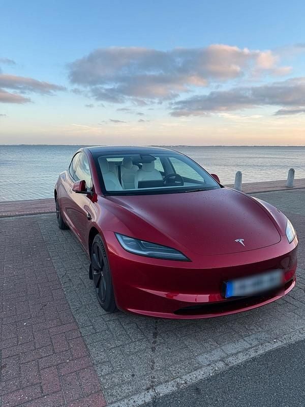 Gebraucht Tesla Model 3 Long Range AWD 323 kW (440 PS) 2024 Rot Limousine