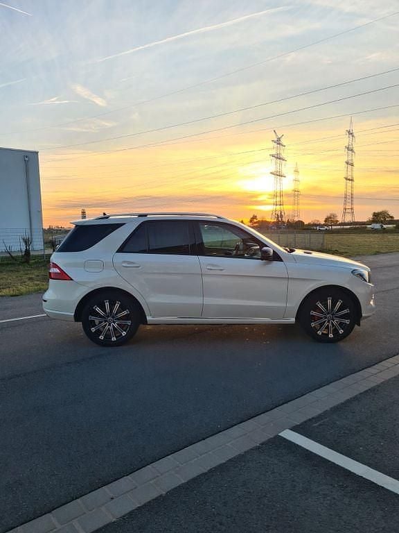 Gebraucht Mercedes ML350 258 PS (189 kW) 2012 Weiß SUV
