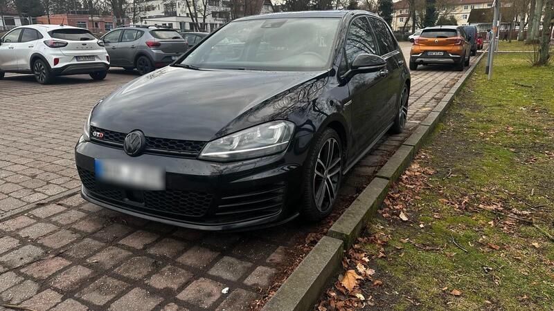 Schwarz Gebraucht 2014 VW Golf VII Limousine | 13.900 € (Etwas zu teuer) - Bild 1/4