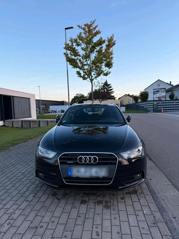 Schwarz Gebraucht 2012 Audi A4 S-Line Kombi | 10.500 € (Fairer Preis) - Bild 1/4