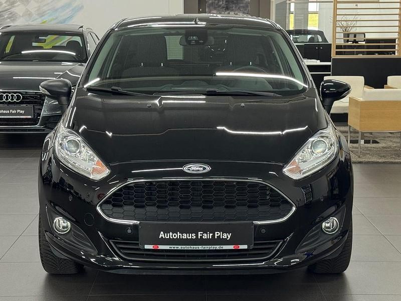 Gebraucht Ford Fiesta Celebration 80 PS (58 kW) 2017 Schwarz Kleinwagen