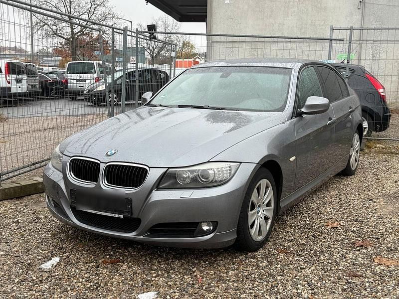 Grau Gebraucht 2009 BMW 318 Limousine | 2.200 € (Superpreis) - Bild 1/4